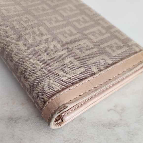 Fendi Long wallet. Gorgeous tan and cappuccino colors. - Picture 6 of 16